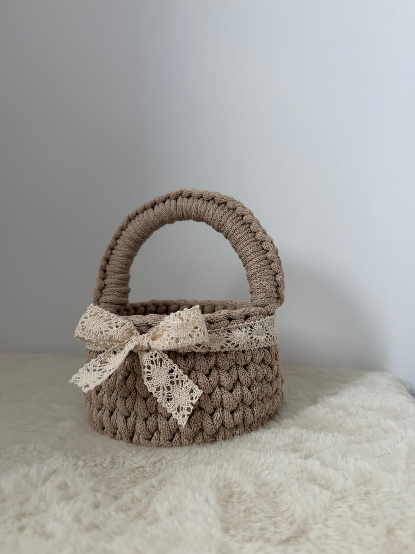 Koszyk wielkanocny beżowy