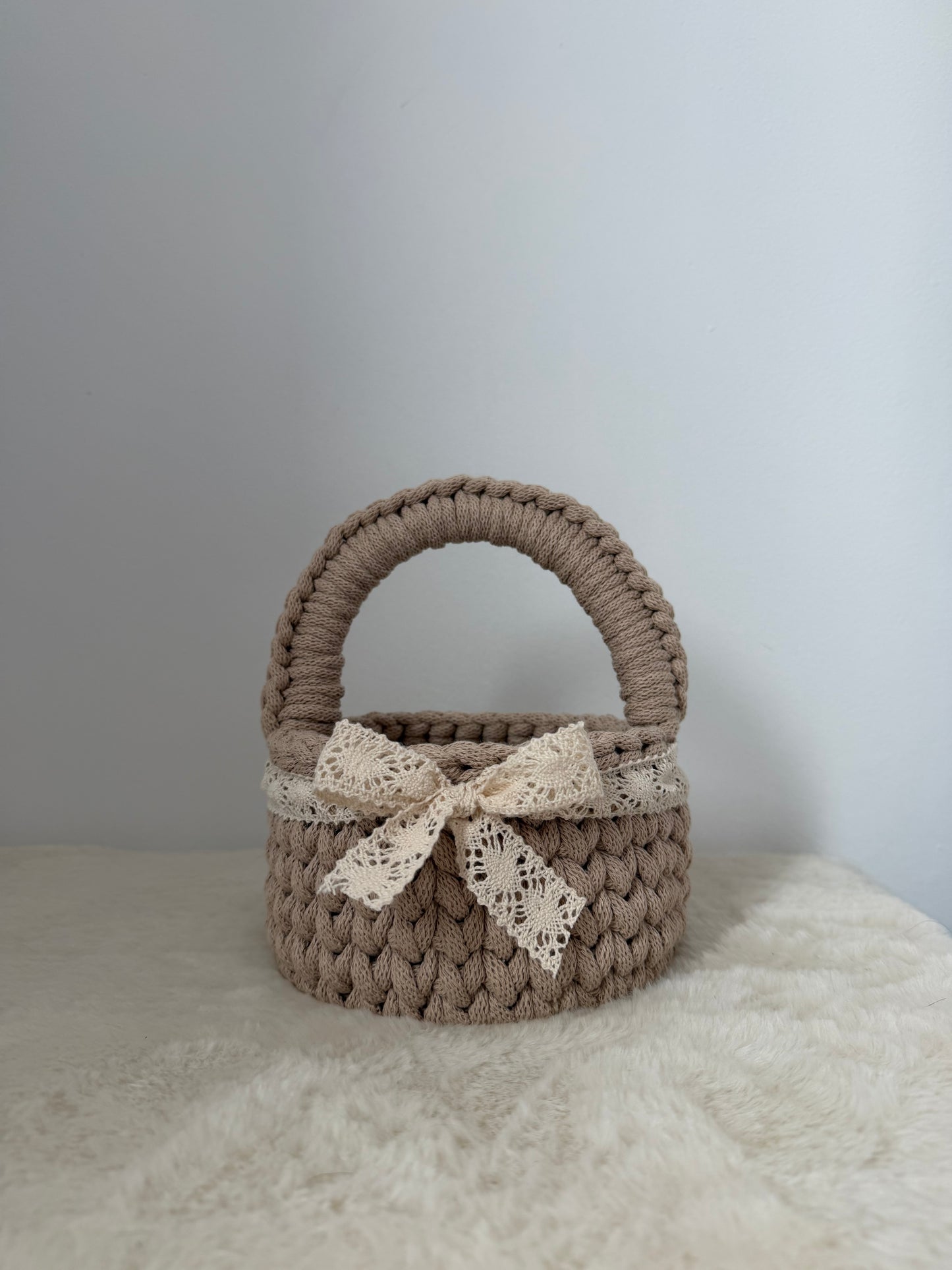 Koszyk wielkanocny beżowy