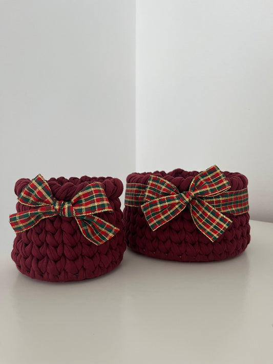 Zestaw dwóch bordowych koszyków