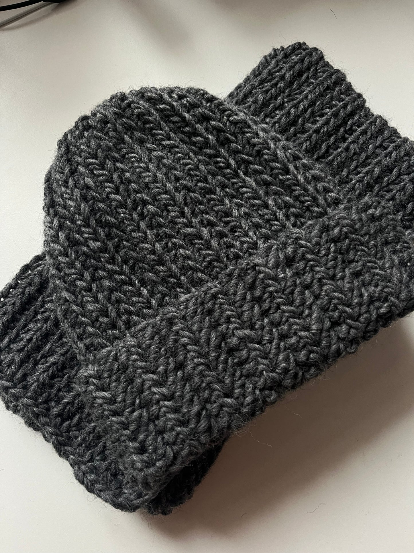 Wełniany komplet ciemny szary