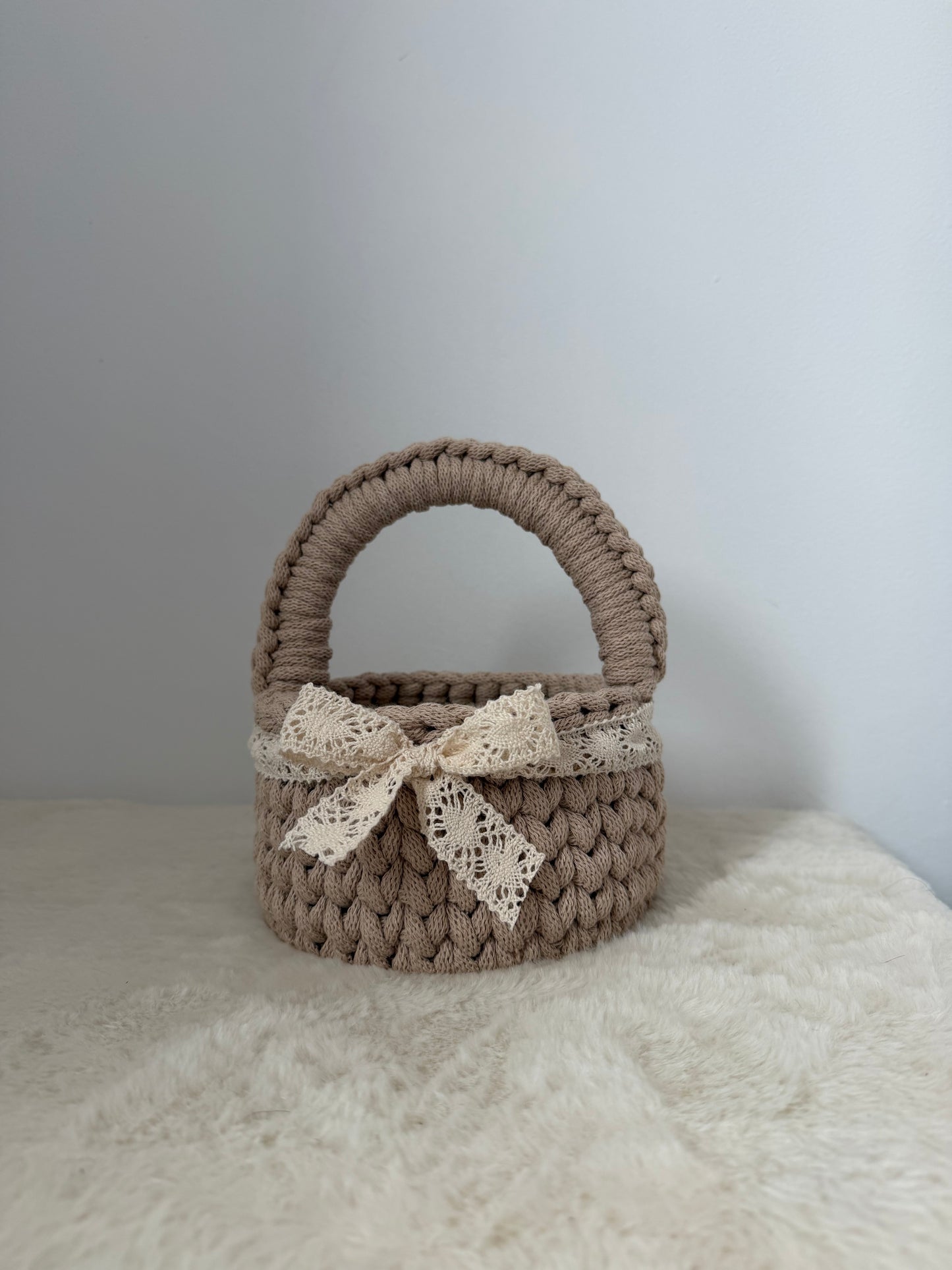 Koszyk wielkanocny beżowy